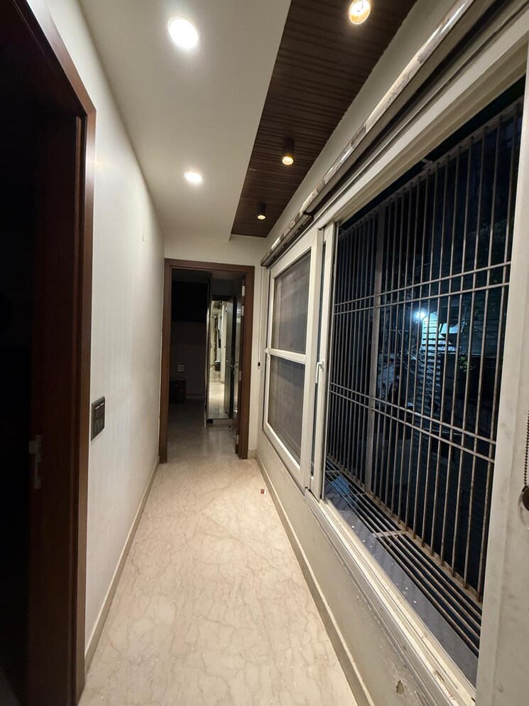 Balcony, meenakshi garden 3 Bedroom 200 Sq.Yd. Builder Floor In Meenakshi Garden Delhi 8889056