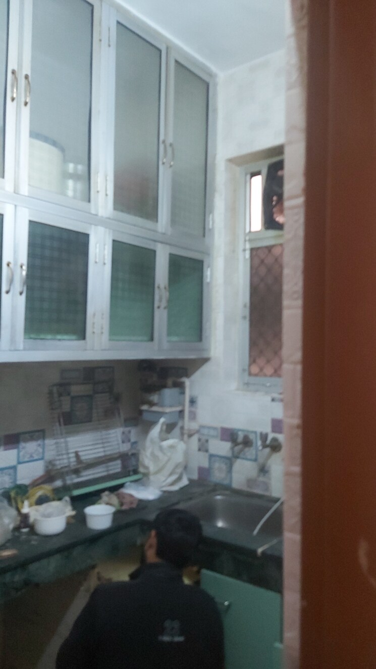 Kitchen, uma-cooperative-society 2.5 Bedroom 850 Sq.Ft. Apartment In Mayur Vihar 1 Delhi 8889065