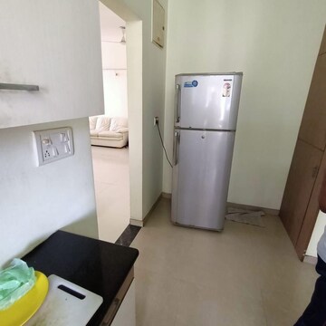 Room in 3 BHK Apartment at Makarba – for Rent