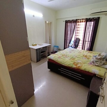 Bedroom in 3 BHK Apartment at Makarba – for Rent