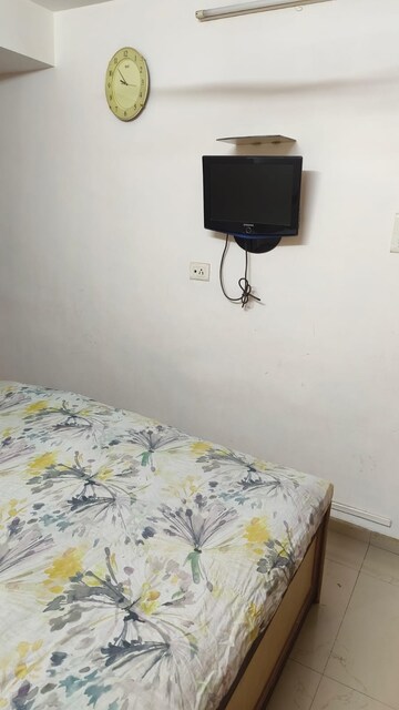Room in 2 BHK Apartment at Damodar Park Apartment, Ghatkopar West – for Rent
