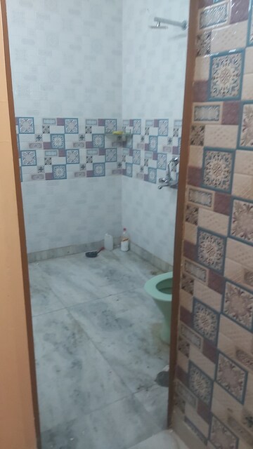 Master Plan in 2.5 BHK Apartment at Uma Cooperative Society, Mayur Vihar 1 – for Rent