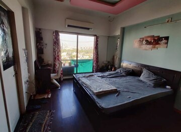 Bedroom in 2 BHK Apartment at Makarba – for Rent