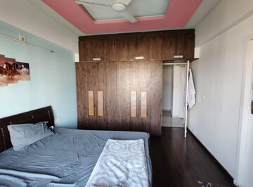 Room in 2 BHK Apartment at Makarba – for Rent