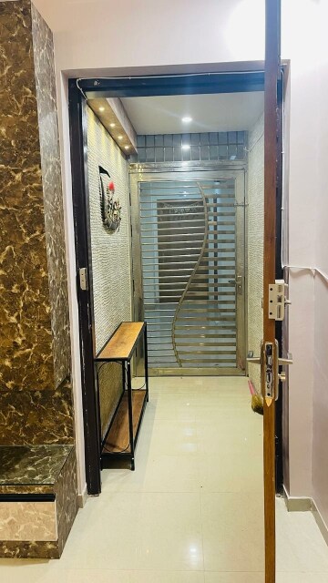 Building Lobby in 3.5 BHK Apartment at Omaxe R2, Gomti Nagar – for Sale