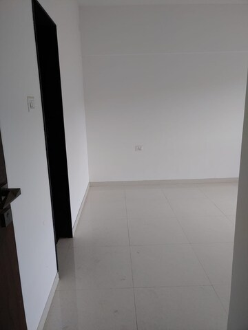 Room in 2 BHK Apartment at Puranik Abitante, Bavdhan – for Sale