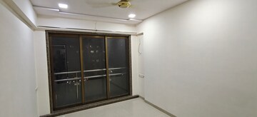 Room in 2.5 BHK Apartment at Neminath Imperia, Andheri West – for Rent