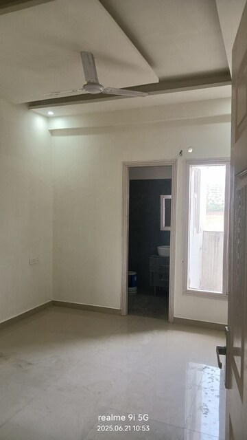 Room in 3 BHK Builder Floor at Dhakoli – for Rent