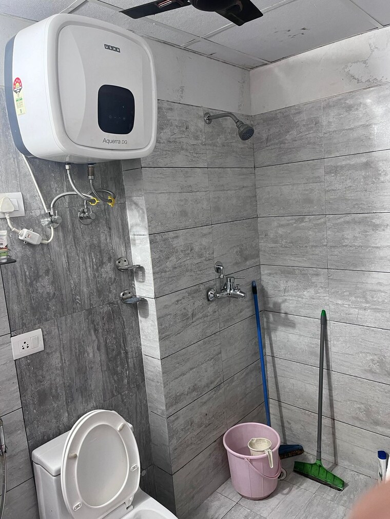 Bathroom, gulshan-bellina 3 Bedroom 919 Sq.Ft. Apartment In Sector 16 Greater Noida Greater Noida 8889204