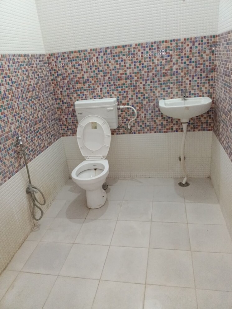 Bathroom, sai-kripa-indira-nagar 2 Bedroom 1000 Sq.Ft. Apartment In Indira Nagar Lucknow 8889202