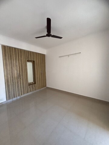 Room in 2.5 BHK Apartment at Hawelia Valenova Park, Tech Zone 4 Greater Noida – for Sale