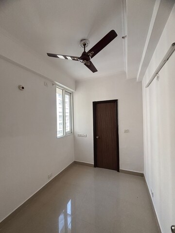 Room in 2.5 BHK Apartment at Hawelia Valenova Park, Tech Zone 4 Greater Noida – for Sale