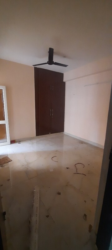 Room in 2 BHK Apartment at Supertech Ecovillage II, Sector 16b Greater Noida – for Rent