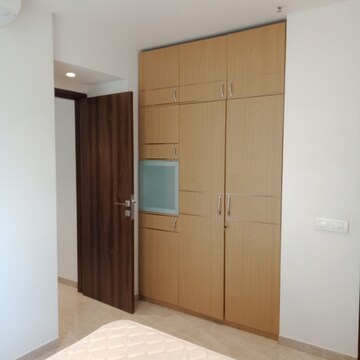 Room in 1 BHK Apartment at Hiranandani Regent Hill, Powai – for Rent