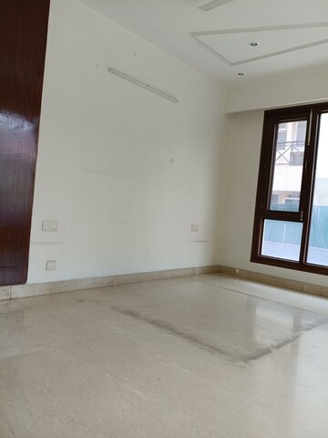Room in 4 BHK Builder Floor at New Friends Colony – for Rent