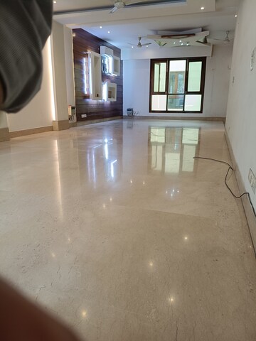 Room in 4 BHK Builder Floor at New Friends Colony – for Rent