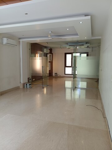 Room in 4 BHK Builder Floor at New Friends Colony – for Rent