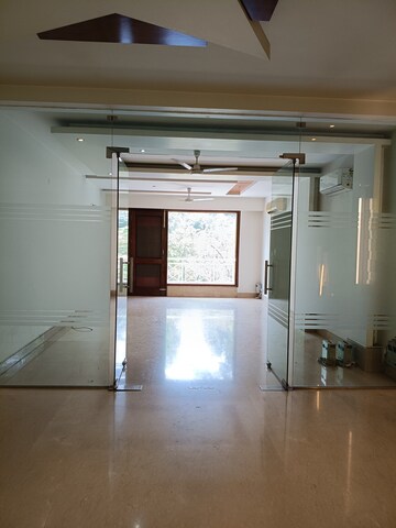 Room in 4 BHK Builder Floor at New Friends Colony – for Rent