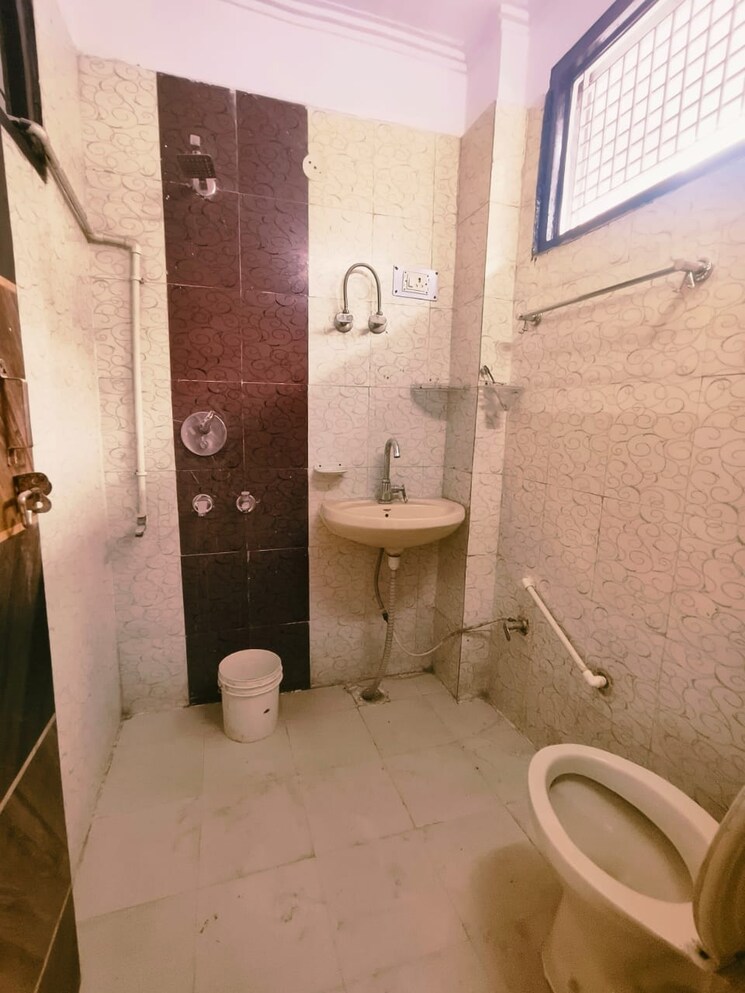 Bathroom, dwarka mor 2 Bedroom 675 Sq.Ft. Builder Floor In Dwarka Mor Delhi 8889334