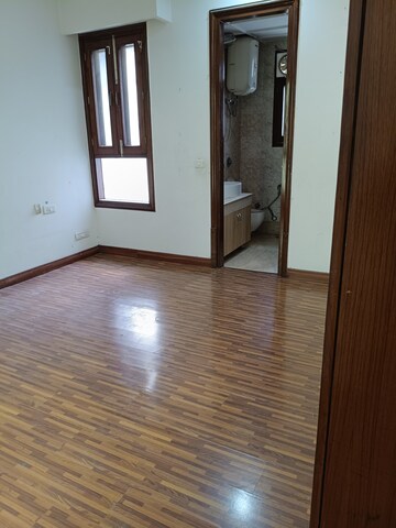 Room in 6+ BHK Independent House at New Friends Colony – for Rent