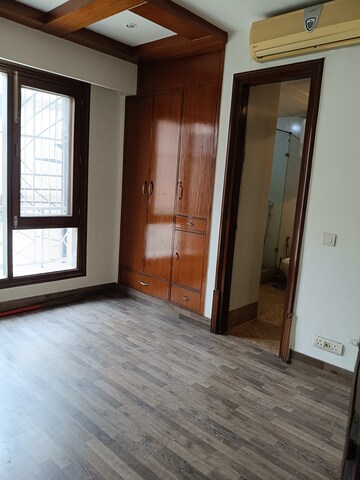 Room in 6+ BHK Independent House at New Friends Colony – for Rent