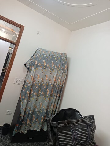 Furnished Amenities in 1 BHK Builder Floor at Dwarka Mor – for Rent