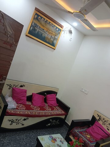 Furnished Amenities in 1 BHK Builder Floor at Dwarka Mor – for Rent