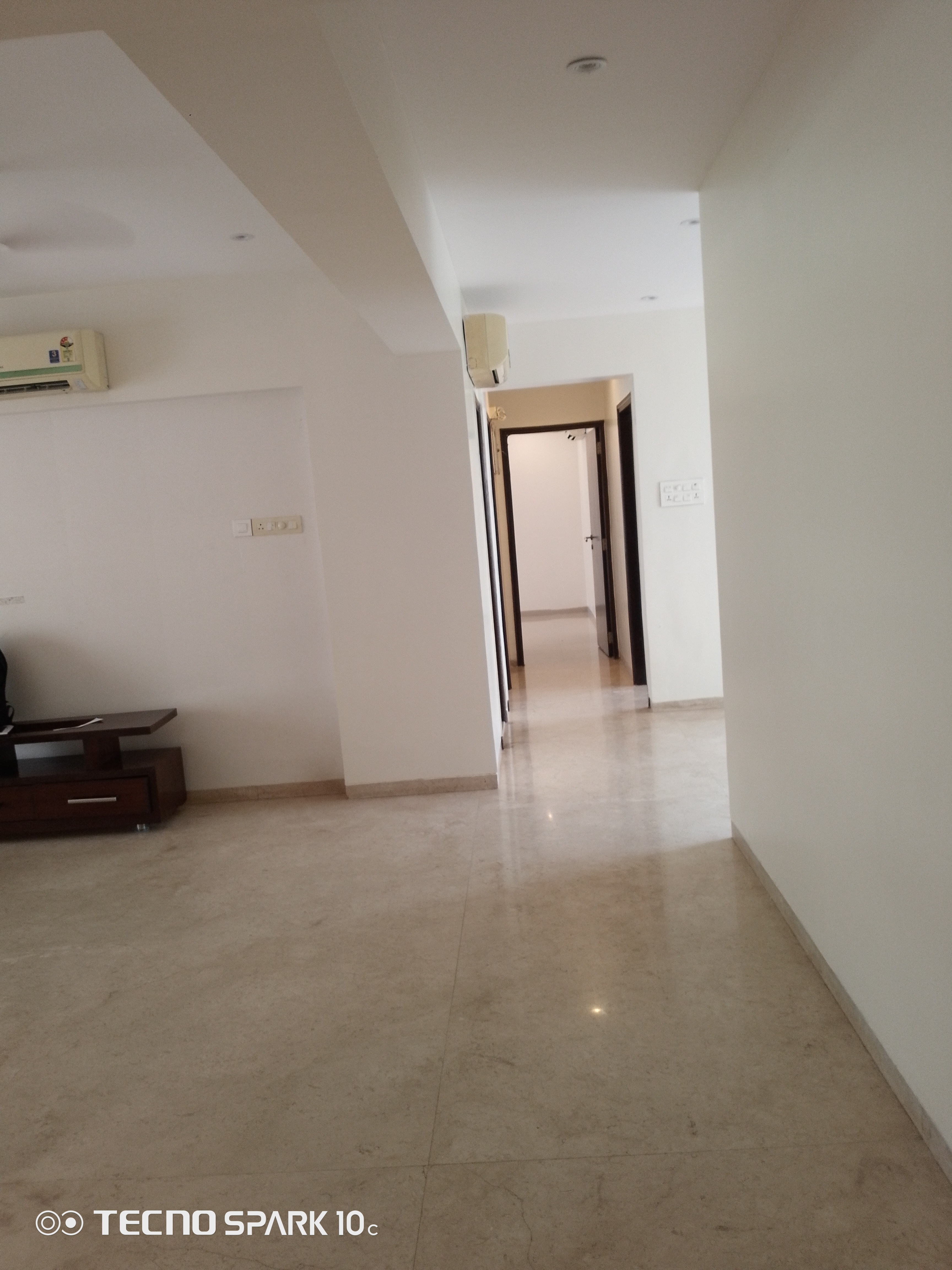 3.5 BHK + Servant Room Apartment For Rent in Tiara Tower