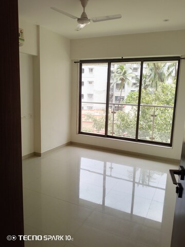 Room in 3.5 BHK Apartment at Tiara Tower, Santacruz West – for Rent