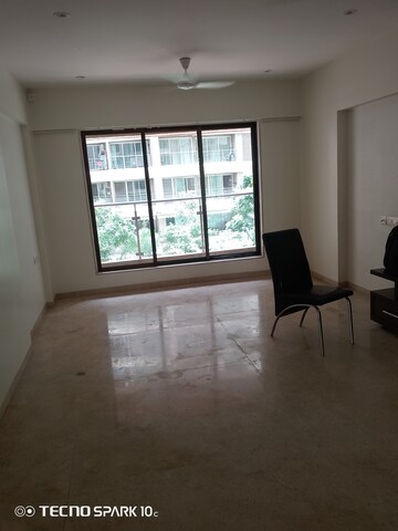 Room in 3.5 BHK Apartment at Tiara Tower, Santacruz West – for Rent