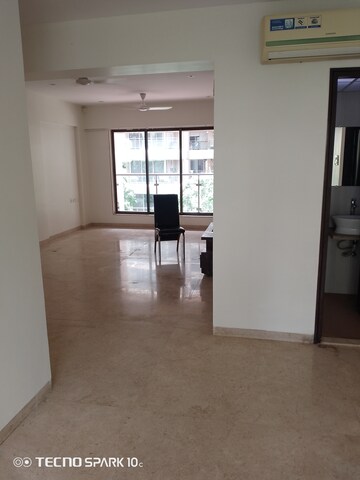 Room in 3.5 BHK Apartment at Tiara Tower, Santacruz West – for Rent