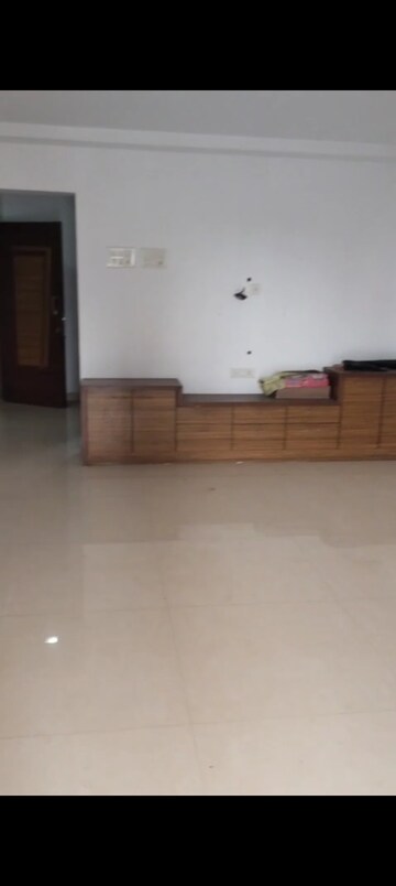 Room in 3 BHK Apartment at Cosmos Majestic, Prabhadevi – for Sale