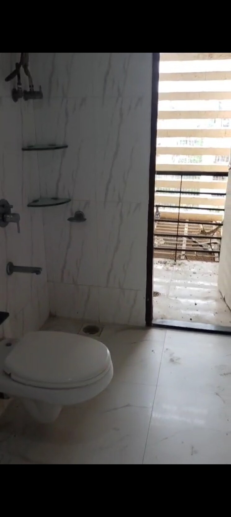 Bathroom, cosmos-majestic 3 Bedroom 1100 Sq.Ft. Apartment In Prabhadevi Mumbai 8889398