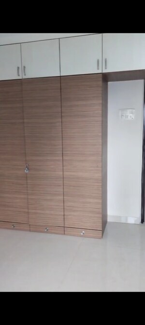 Room in 3 BHK Apartment at Cosmos Majestic, Prabhadevi – for Sale