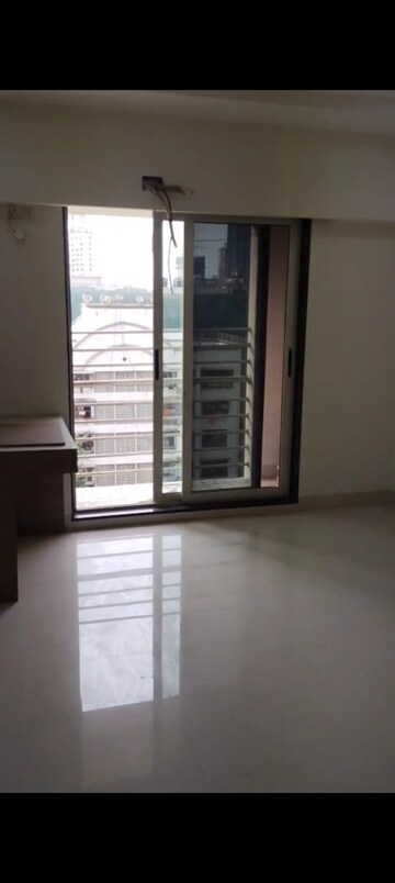 Room in 3 BHK Apartment at Cosmos Majestic, Prabhadevi – for Sale