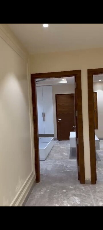 Room in 3 BHK Builder Floor at Agcr Enclave – for Sale