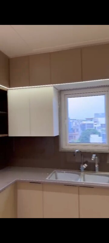 Room in 3 BHK Builder Floor at Agcr Enclave – for Sale