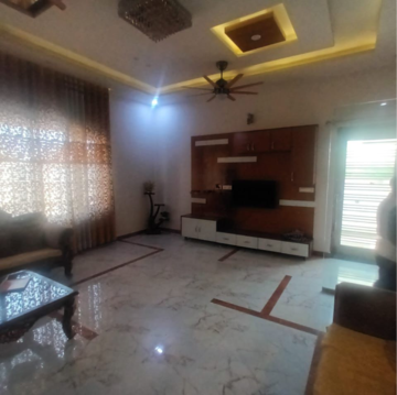 Room in 5 BHK Independent House at Sector 21b – for Sale