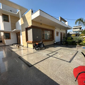 5 BHK Independent House For Sale in Sector 21b
