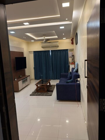 Team Area in 2 BHK Apartment at Sunrise Tower Malad, Malad East – for Rent
