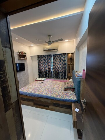 Bedroom in 2 BHK Apartment at Sunrise Tower Malad, Malad East – for Rent