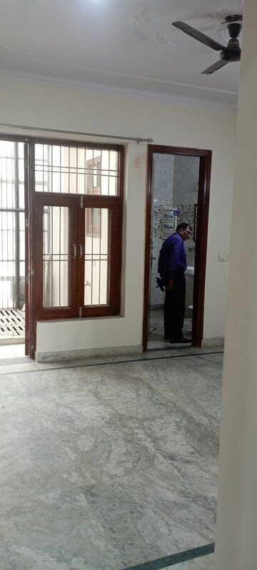 Room in 3 BHK Independent House at RWA Apartments Sector 50, Sector 50 – for Rent
