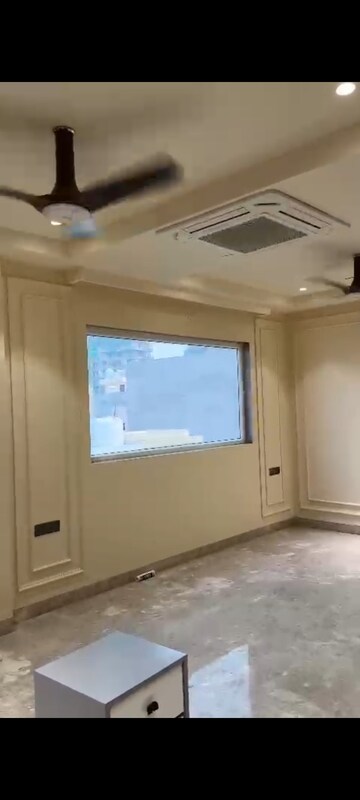 Room in 4 BHK Builder Floor at Karkardooma – for Rent
