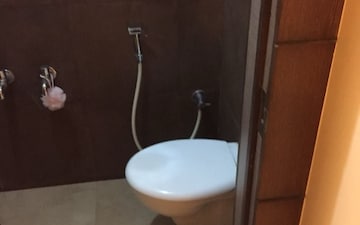 2 BHK Apartment For Rent in Usha Sadan Apartment, Colaba