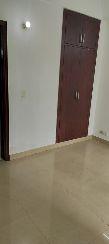 Room in 2 BHK Apartment at Amrapali Eden Park, Sector 50 – for Rent