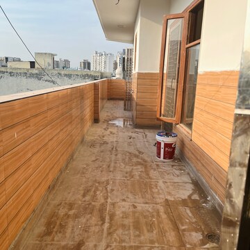Balcony in 4 BHK Builder Floor at Srishti Greenfield Homes, Sector 42 – for Rent