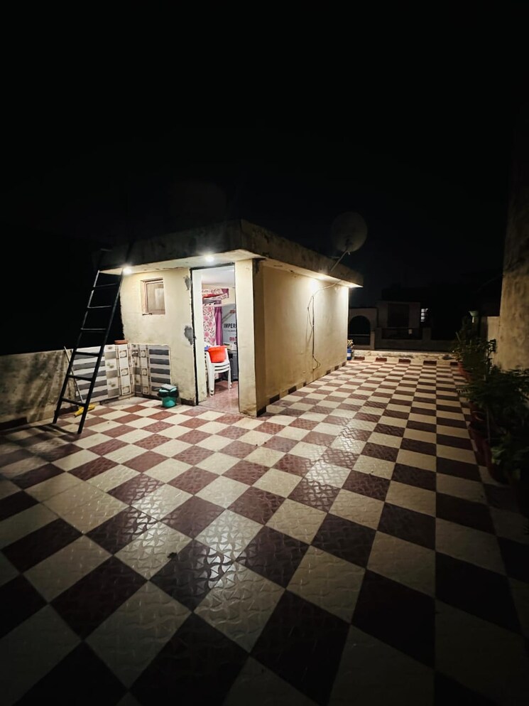 Terrace, dhakoli 1.5 Bedroom 100 Sq.Yd. Independent House In Dhakoli Zirakpur 8889683