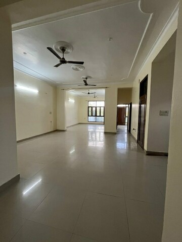 Room in 3 BHK Independent House at Sector 46 – for Rent