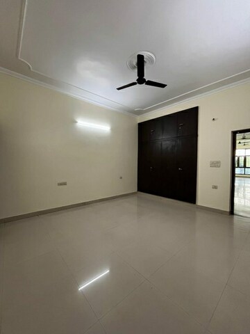 Room in 3 BHK Independent House at Sector 46 – for Rent