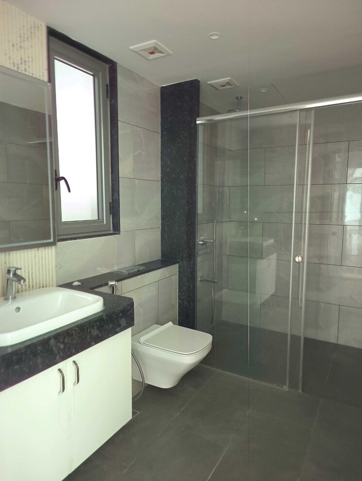 Bathroom, rustomjee-crown 3 Bedroom 2200 Sq.Ft. Apartment In Prabhadevi Mumbai 8889776